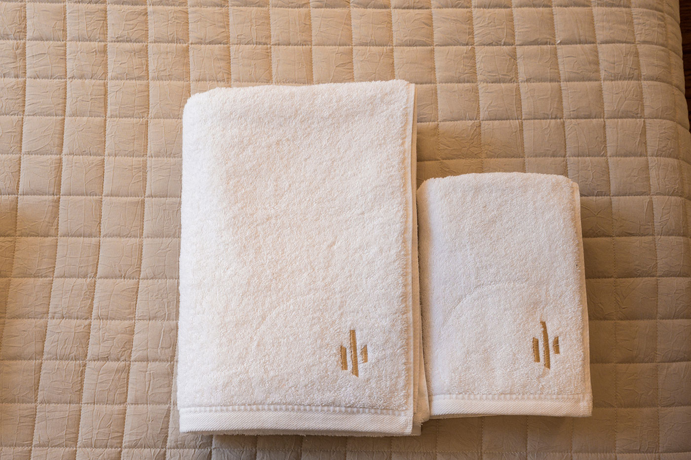TOWEL & LINEN CHANGE